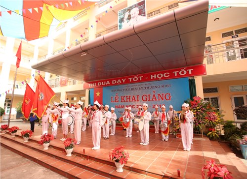 Trường Tiểu học Lý Thường Kiệt - quận Long Biên ra mắt Đội nghi lễ năm học 2017 - 2018